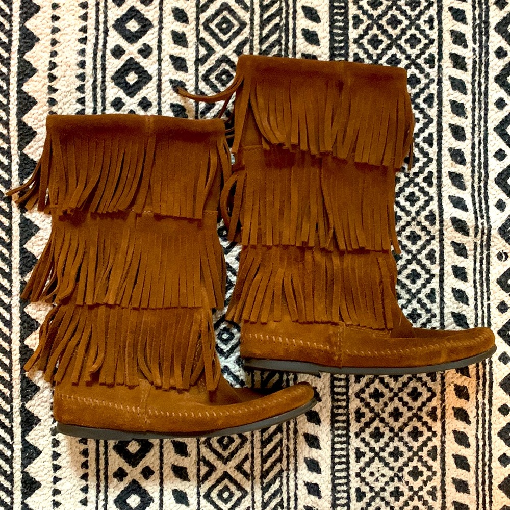 Minnetonka moccasins 3 tier fringe boot